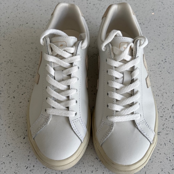 Veja sneakers - Picture 2 of 3